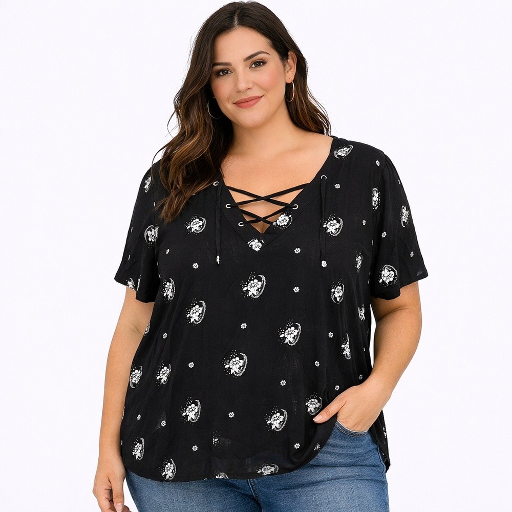 Torrid Black Floral Lace Up Blouse 3‎ 3X Rayon Boho Whimsigoth Flutter Sleeve